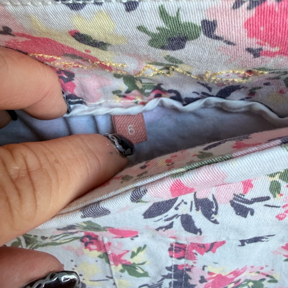 JAG jeans. Pull on jeans. Floral. Five pockets. Size 6. - Picture 3 of 7